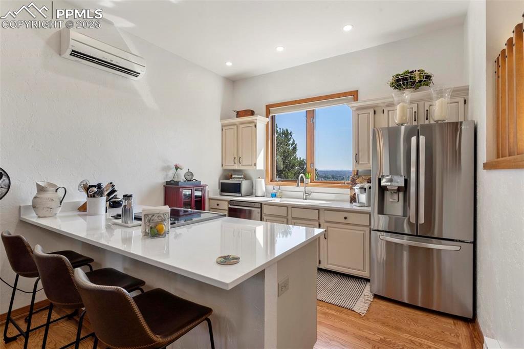 Image 7 of 21: Kitchen