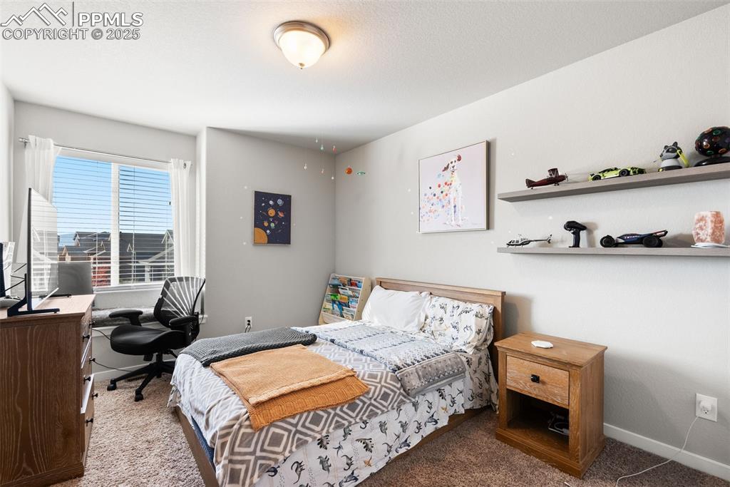 Image 32 of 48: Bedroom