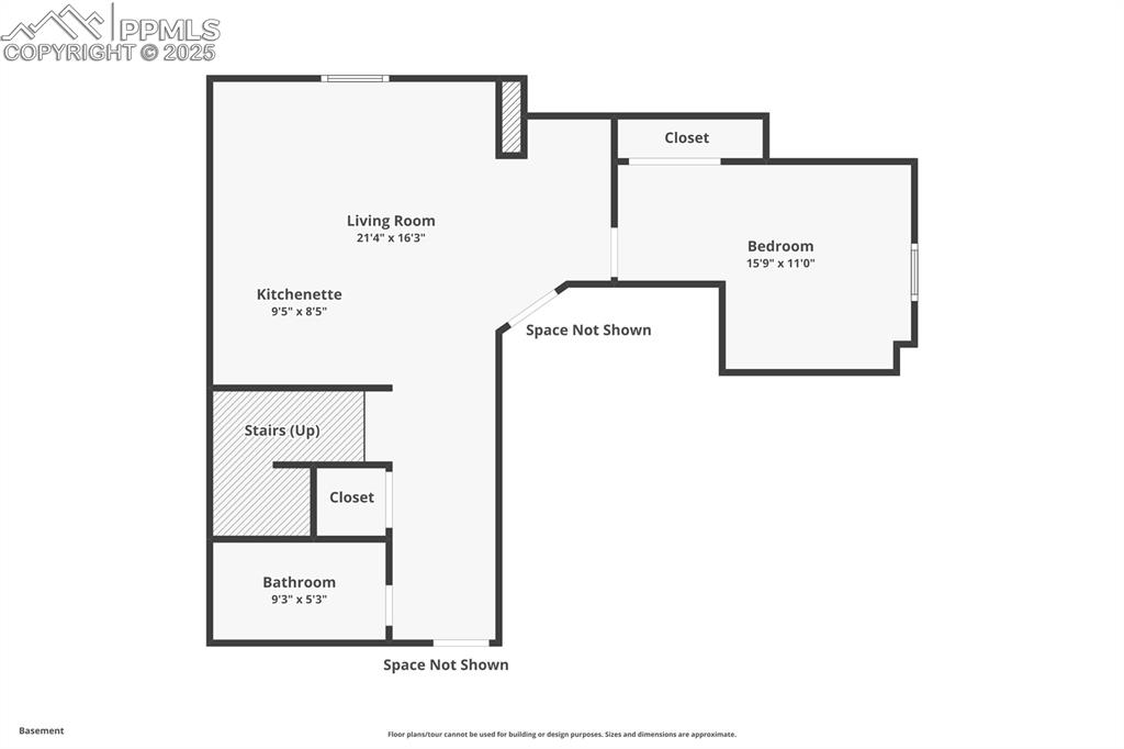 Image 47 of 50: View of room layout