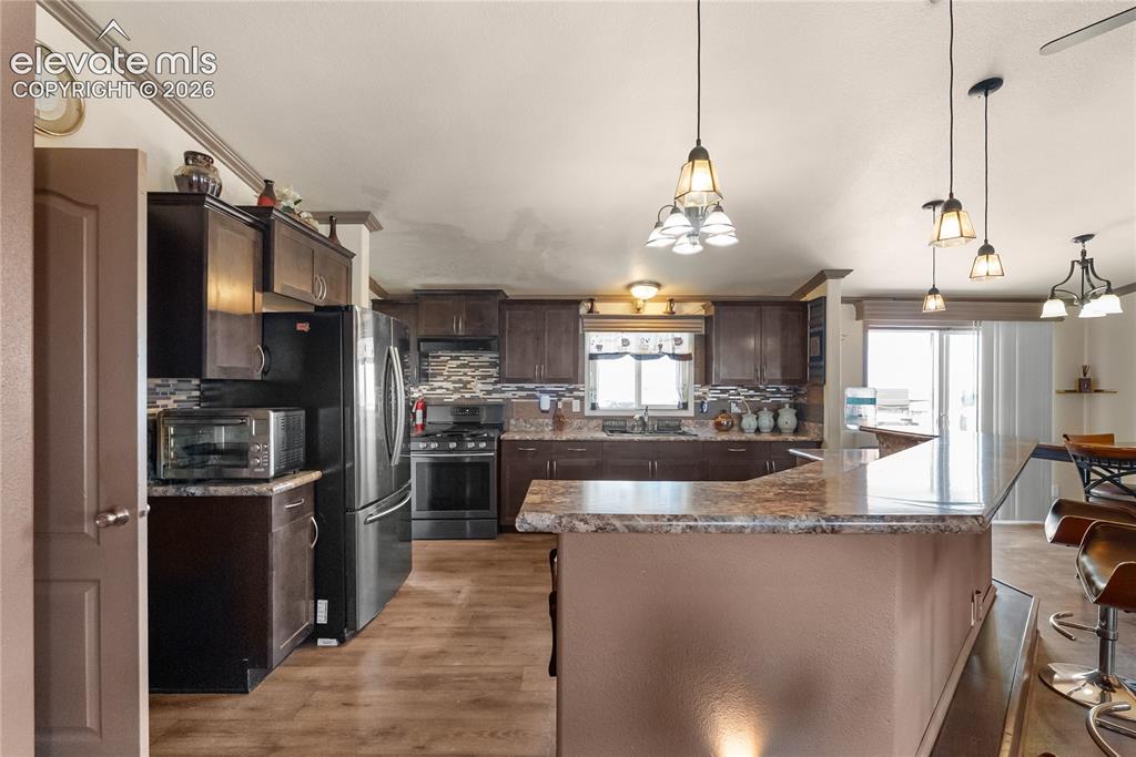 Image 10 of 41: Kitchen