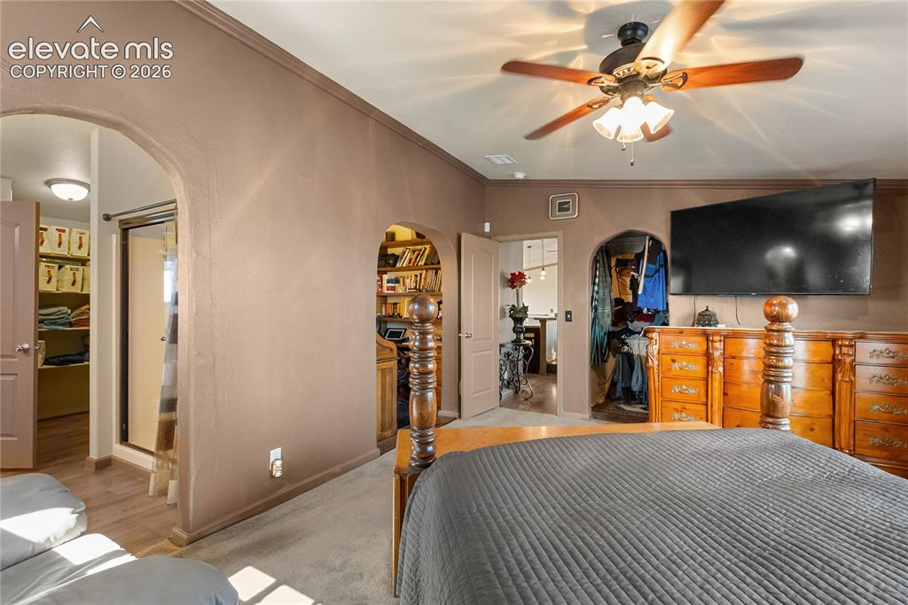 Image 15 of 41: Bedroom