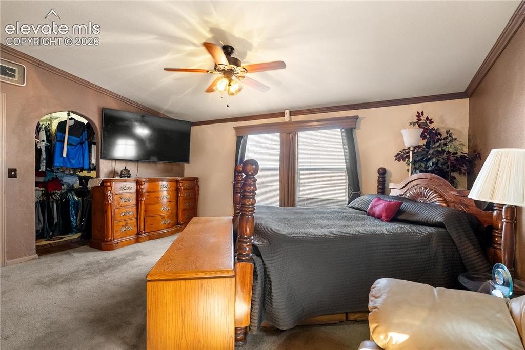 Image 16 of 41: Bedroom