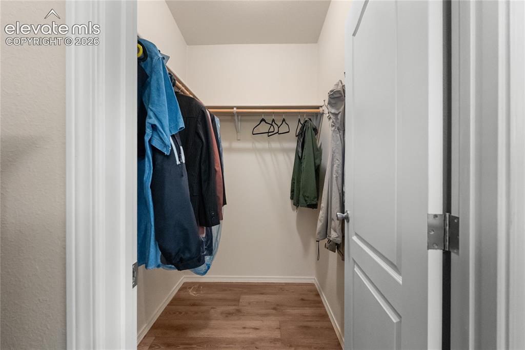 Image 25 of 41: Closet