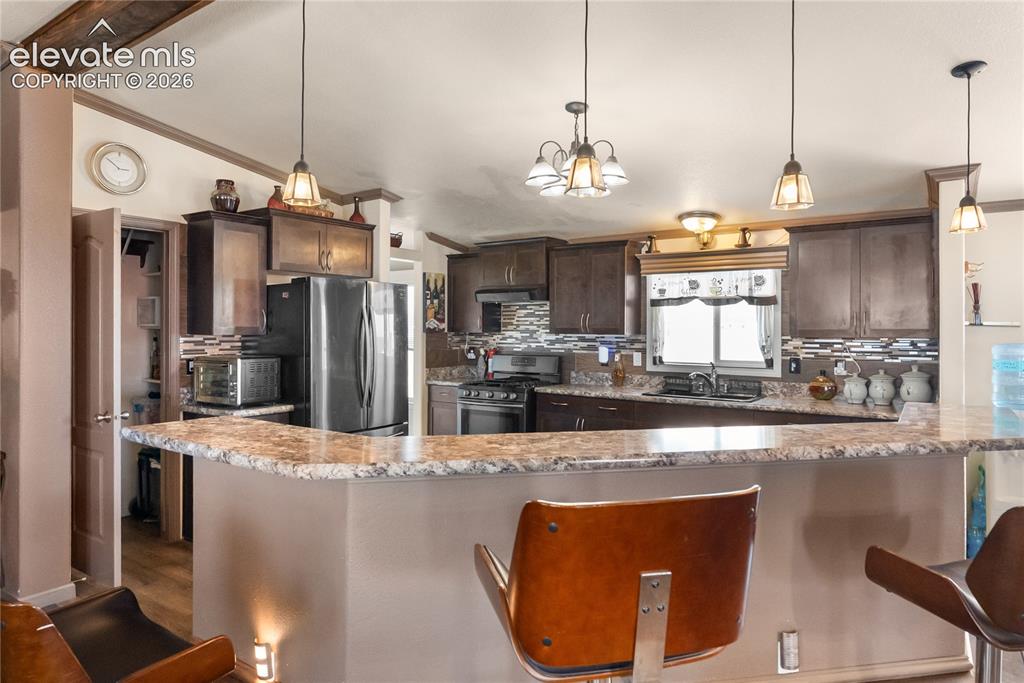 Image 8 of 41: Kitchen