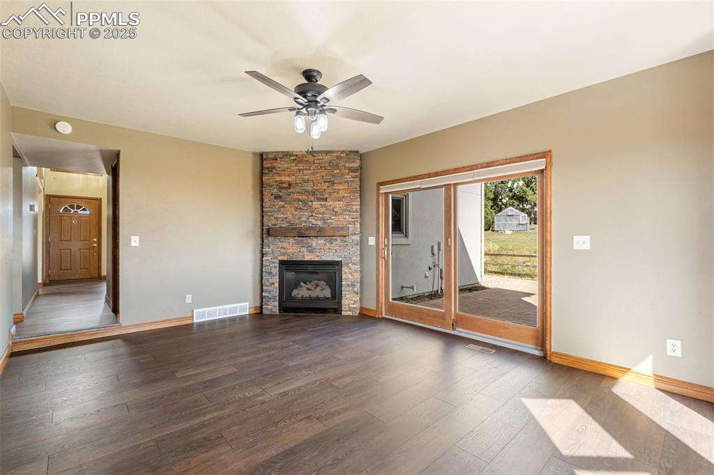 Image 17 of 50: Family Room