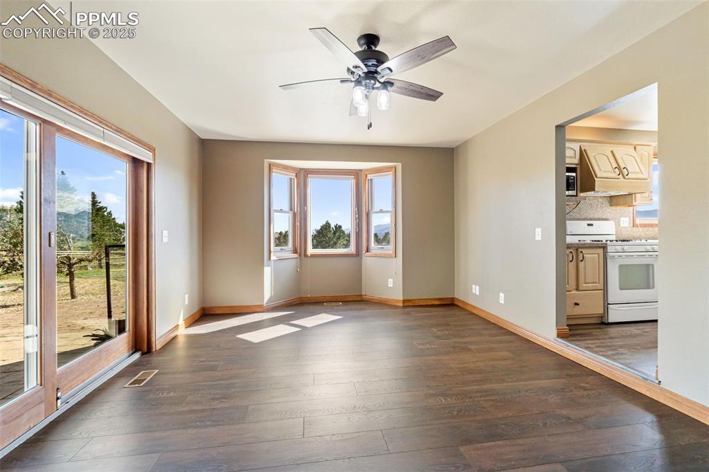 Image 18 of 50: Family Room