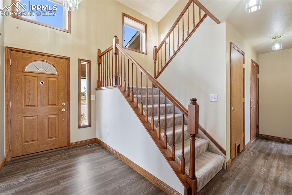 Image 19 of 50: Entry