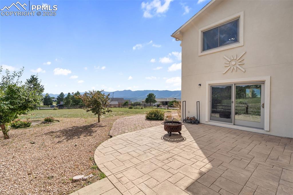 Image 36 of 50: Patio