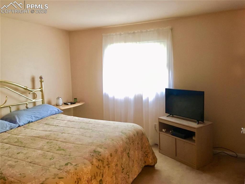 Image 18 of 33: Lower level basement 1/2 bath/laundry area.