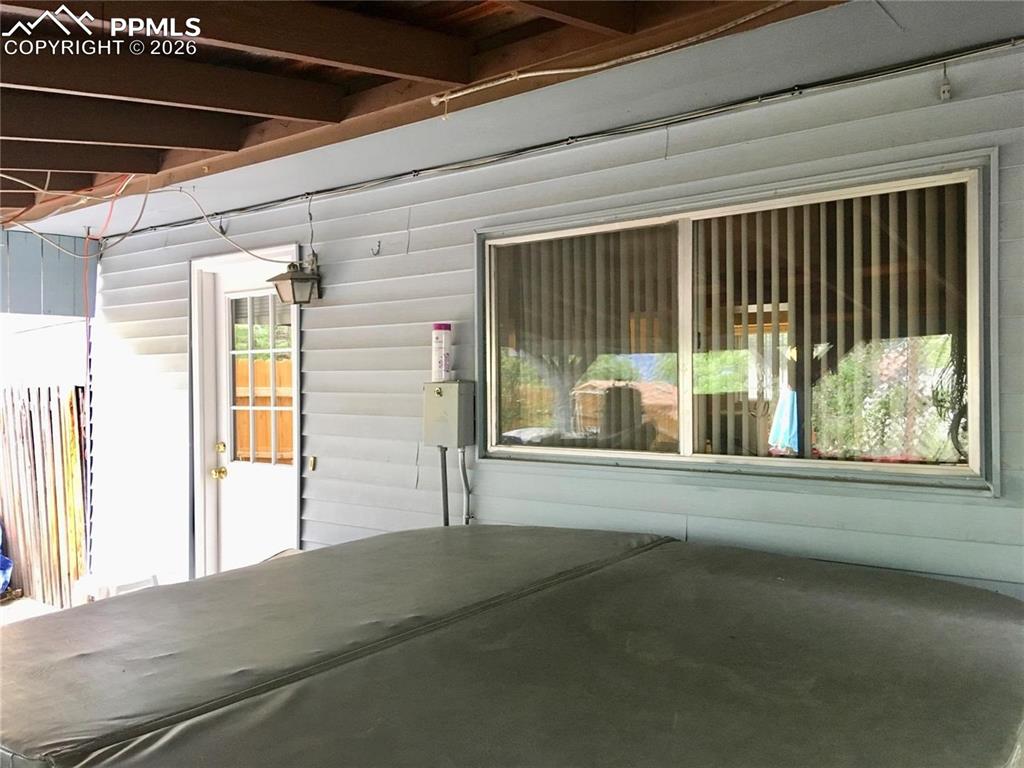 Image 24 of 33: Upper level full bath is accessible from primary bedroom and/or the hallway