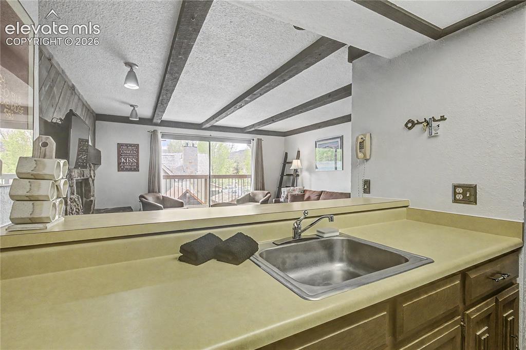 Image 12 of 35: Kitchen