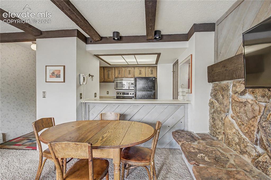 Image 15 of 35: Dining Area