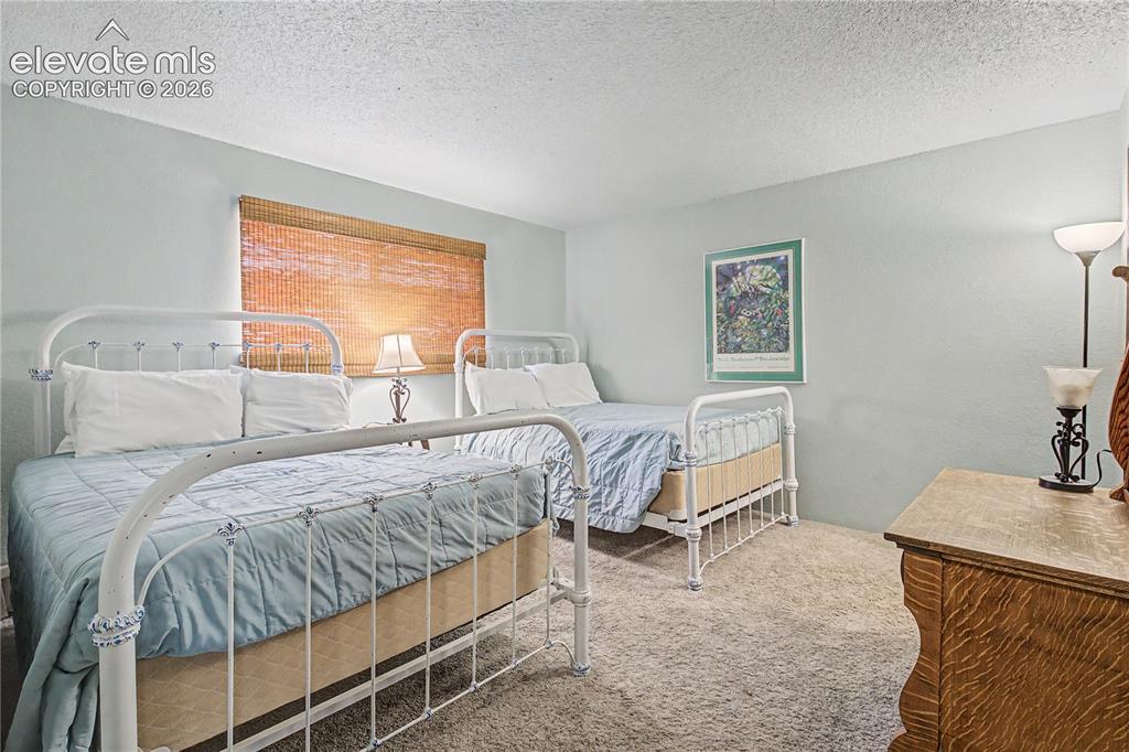 Image 19 of 35: Bedroom