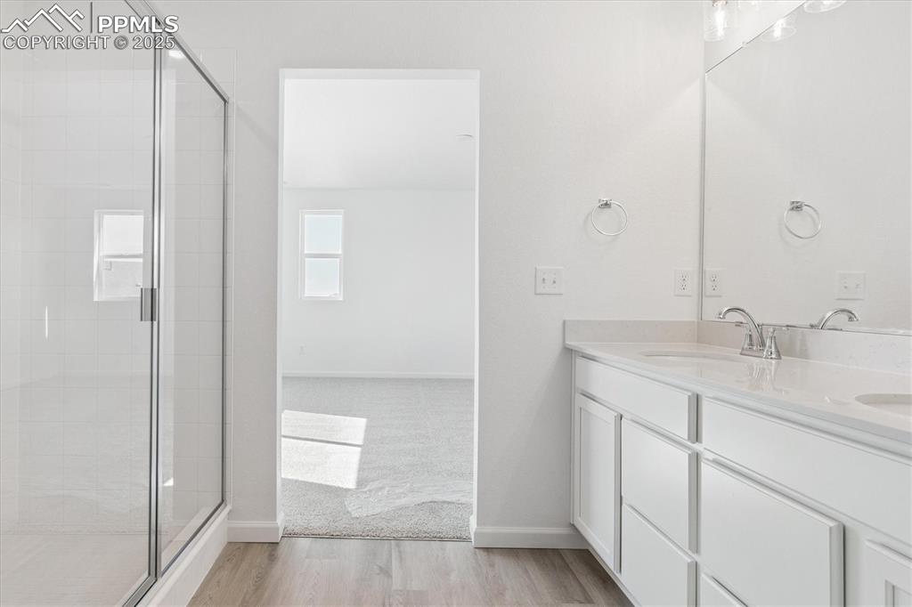Image 19 of 21: Bathroom
