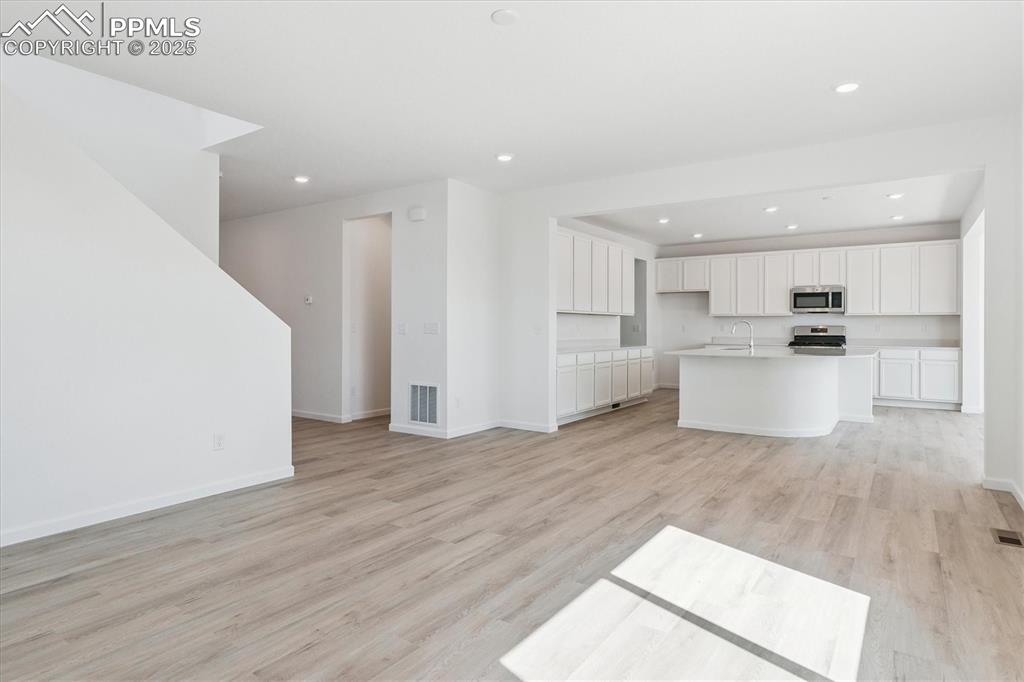 Image 6 of 21: Kitchen