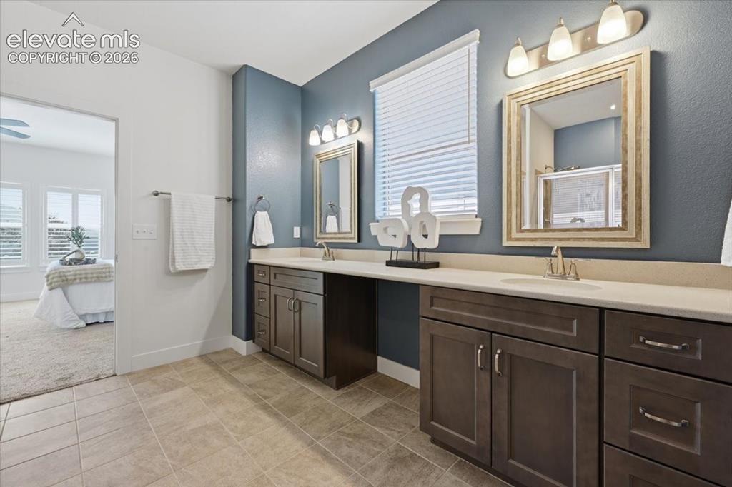 Image 19 of 38: Bathroom