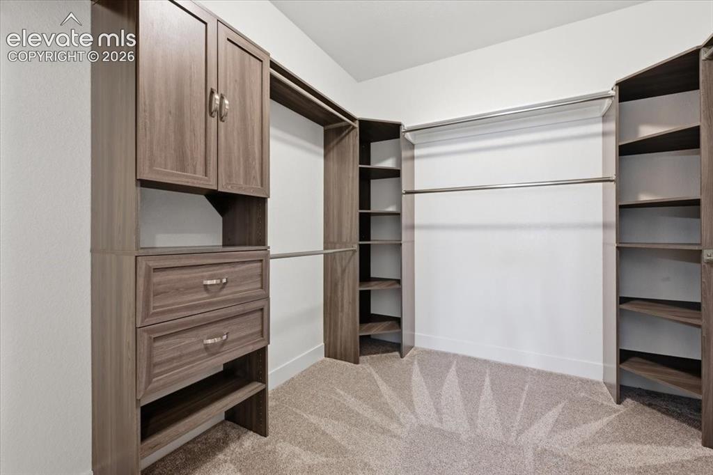 Image 21 of 38: Closet