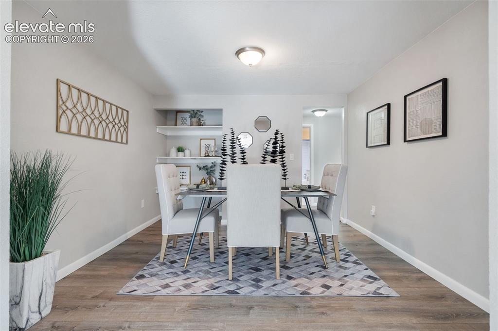 Image 5 of 21: Dining Room