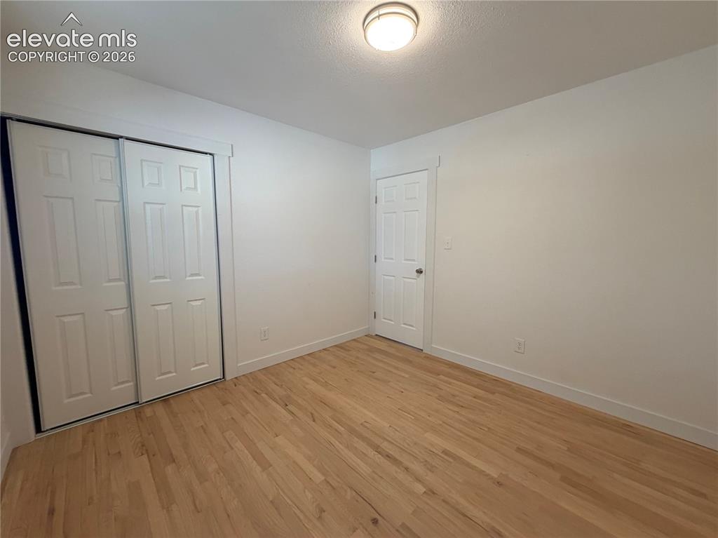 Image 14 of 27: Bedroom