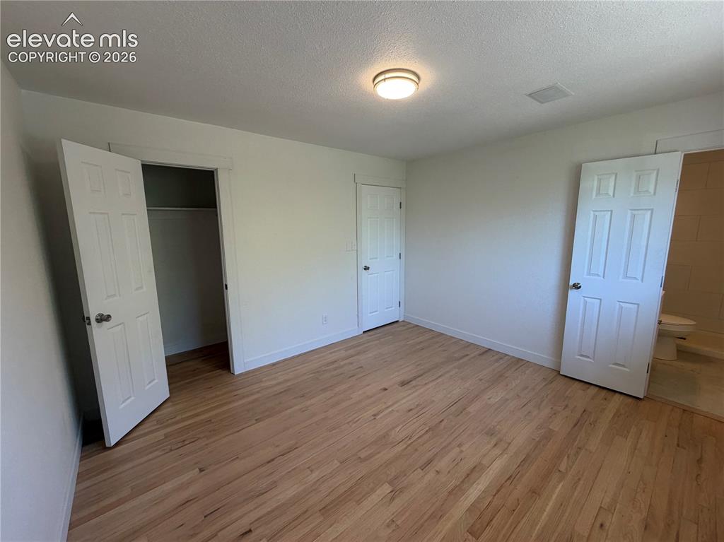 Image 17 of 27: Bedroom
