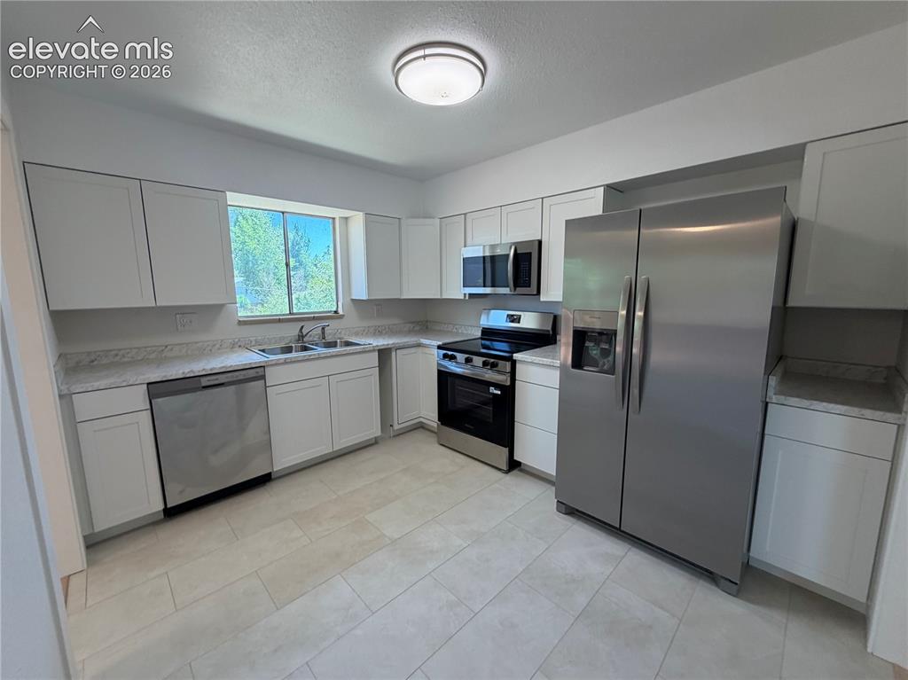 Image 8 of 27: New Kitchen