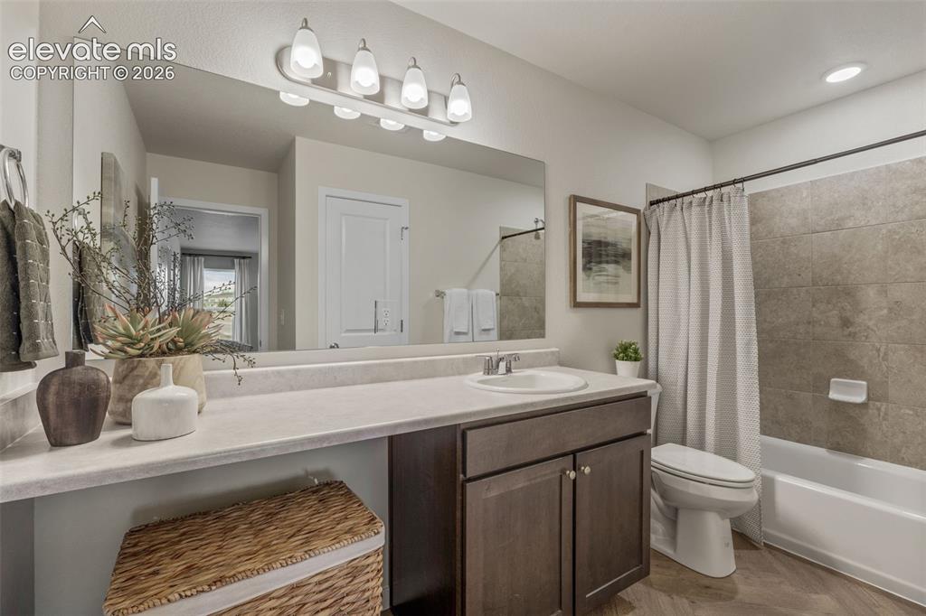 Image 18 of 20: *photo of previous model home of the same floorplan*