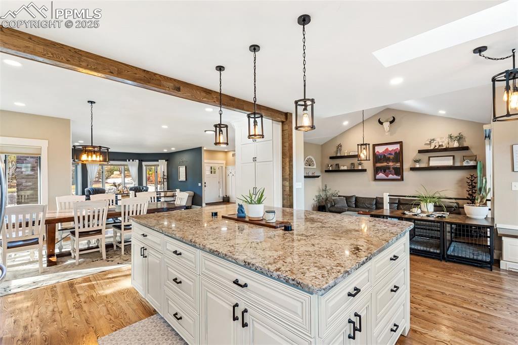 Image 11 of 50: Kitchen