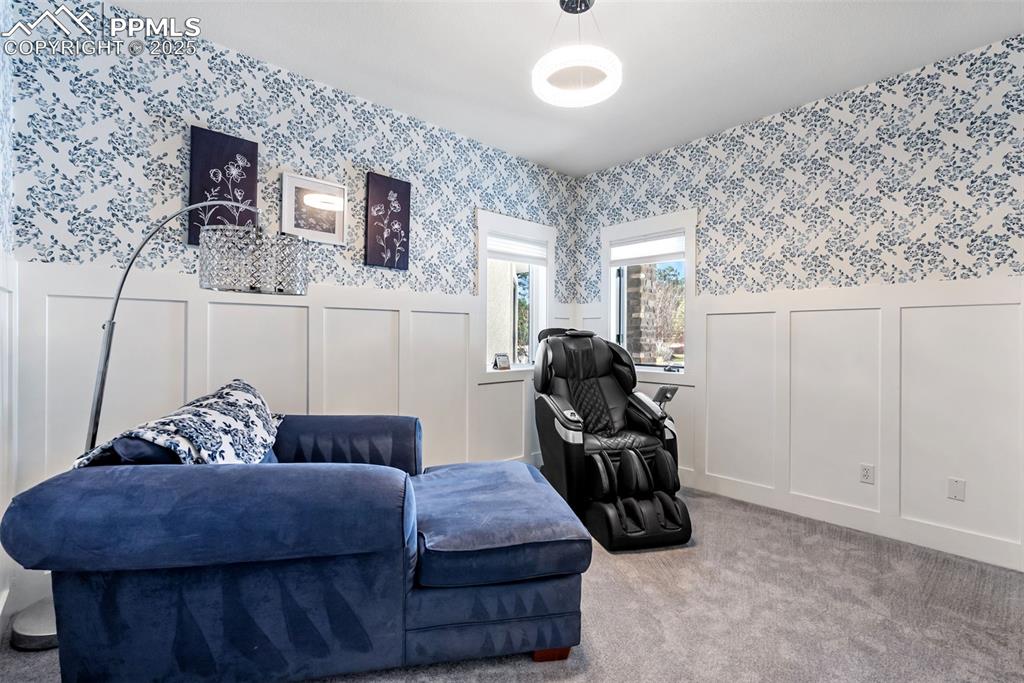 Image 25 of 50: Bedroom