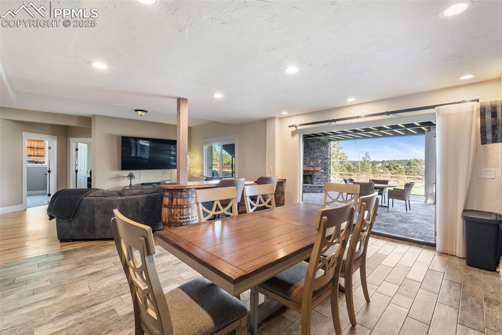 Image 38 of 50: Dining Area