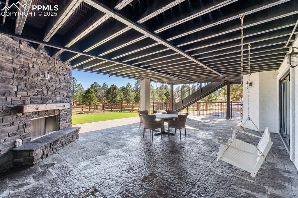 Image 39 of 50: Patio