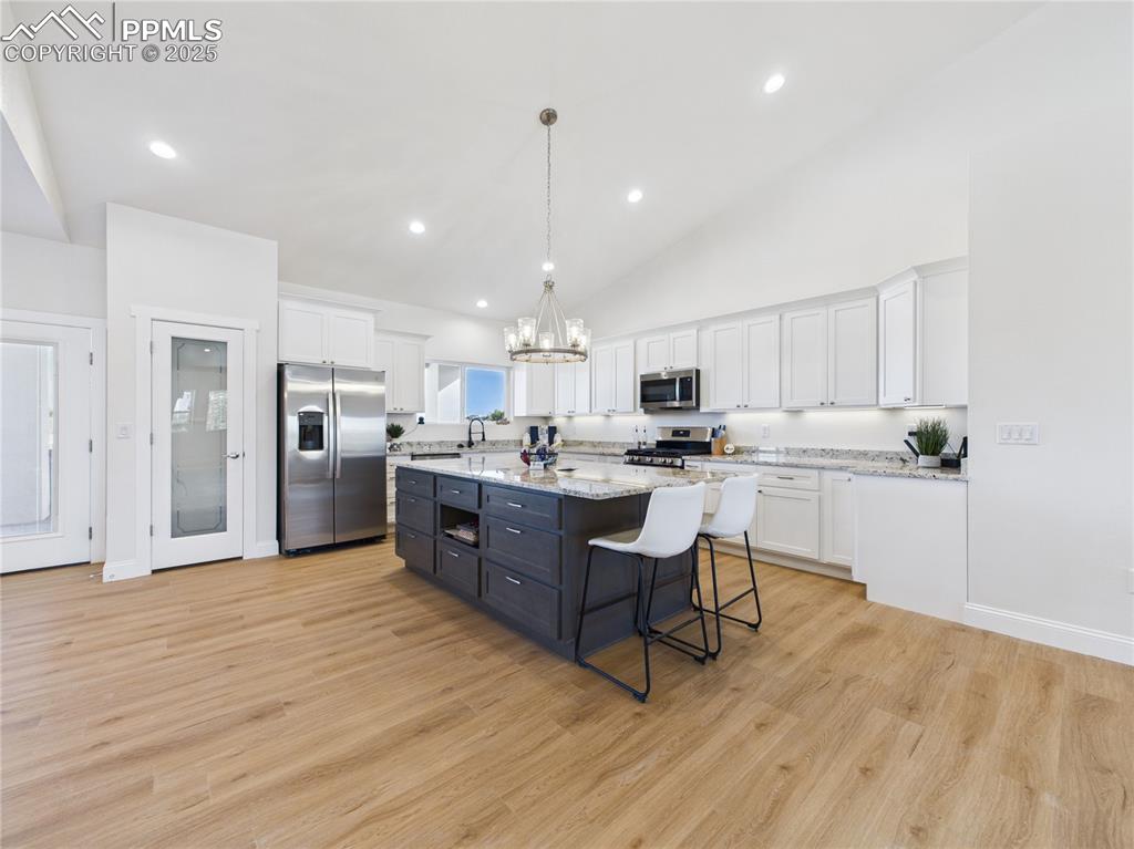 Image 10 of 39: Kitchen