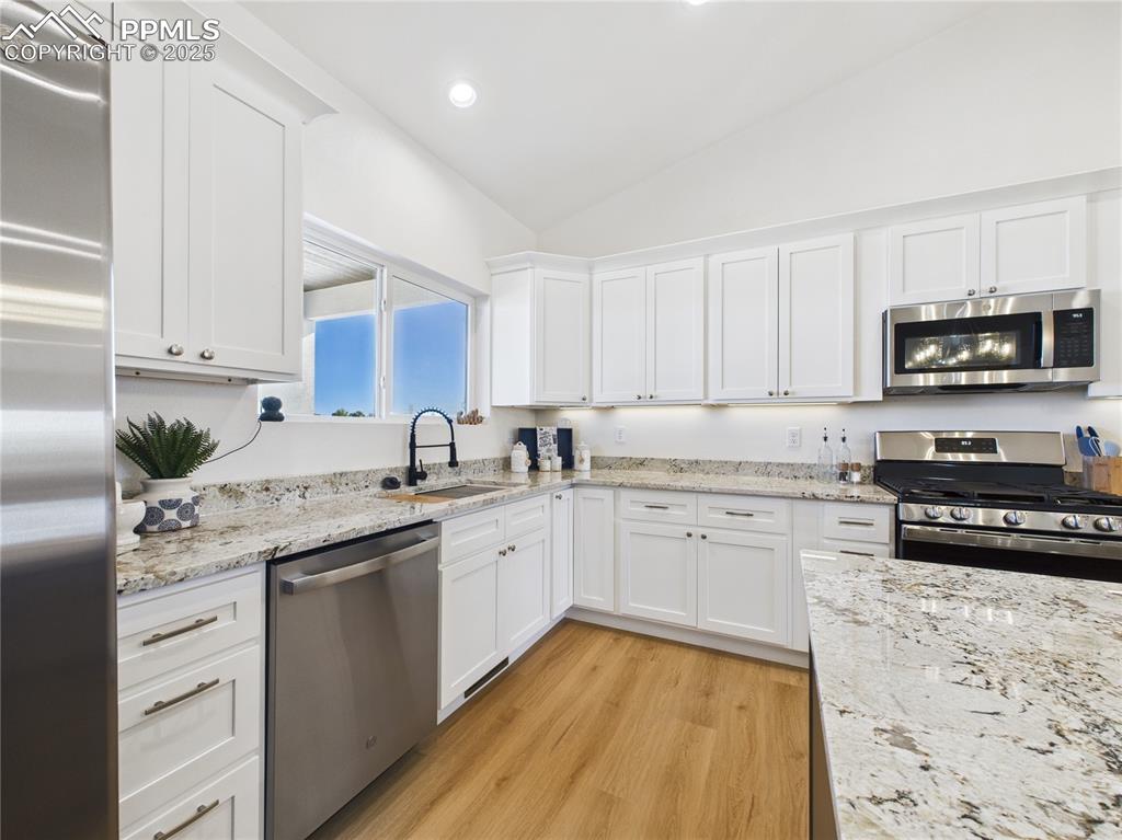 Image 11 of 39: Kitchen