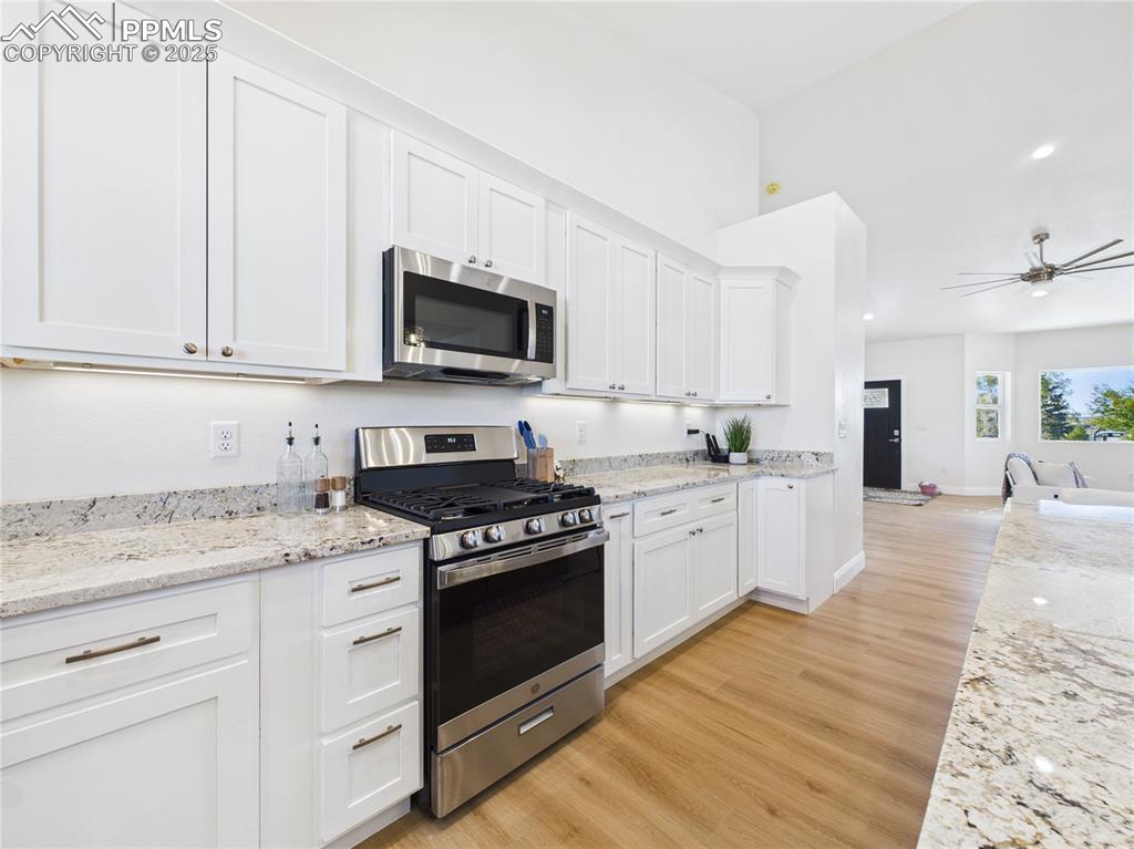 Image 12 of 39: Kitchen