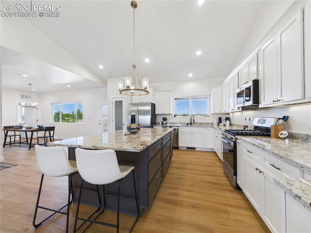 Image 14 of 39: Kitchen