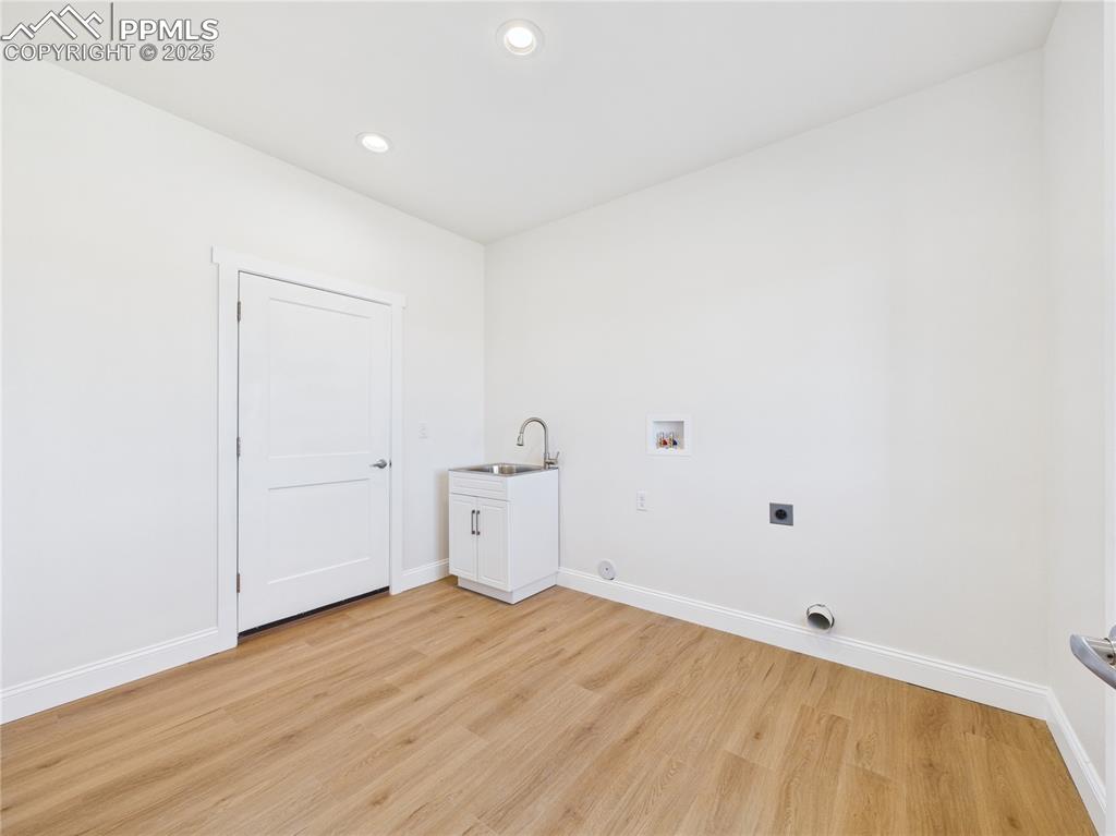 Image 18 of 39: Laundry