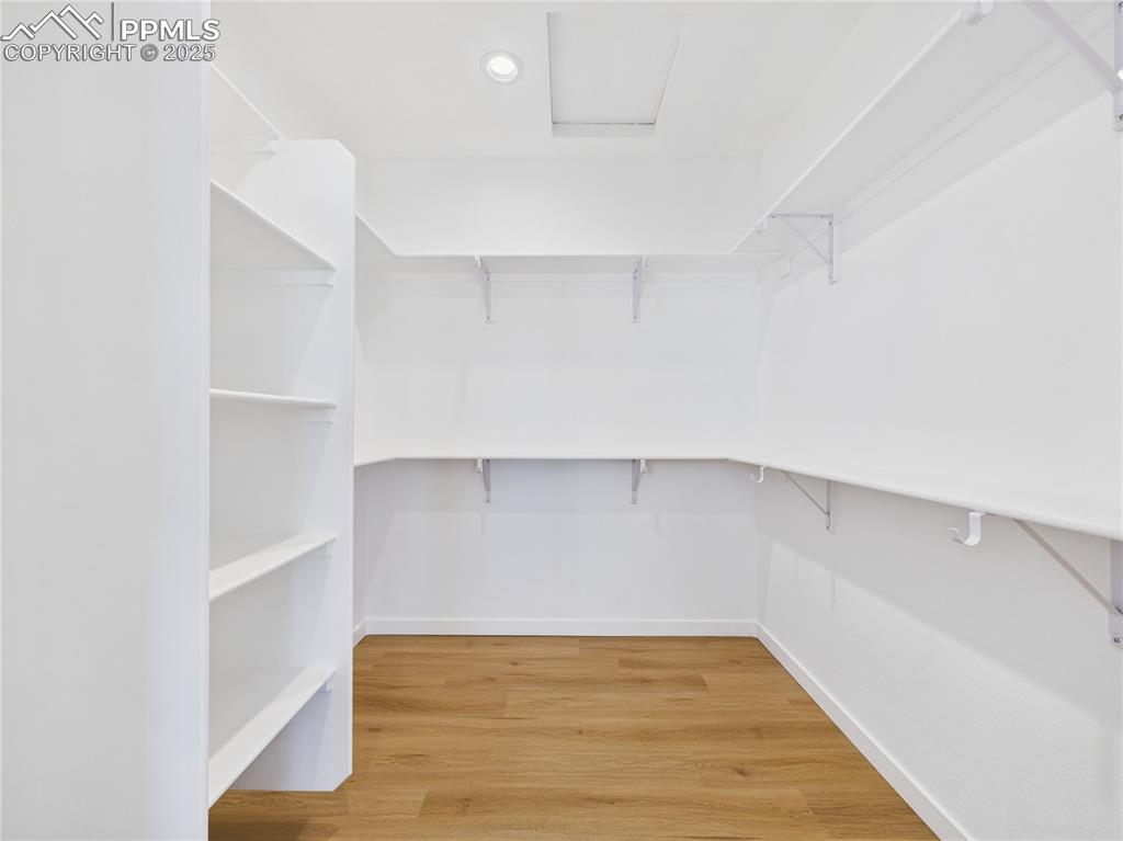 Image 27 of 39: Closet