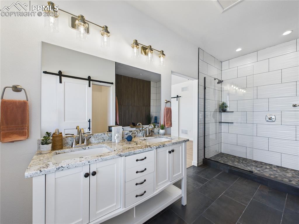 Image 31 of 39: Bathroom