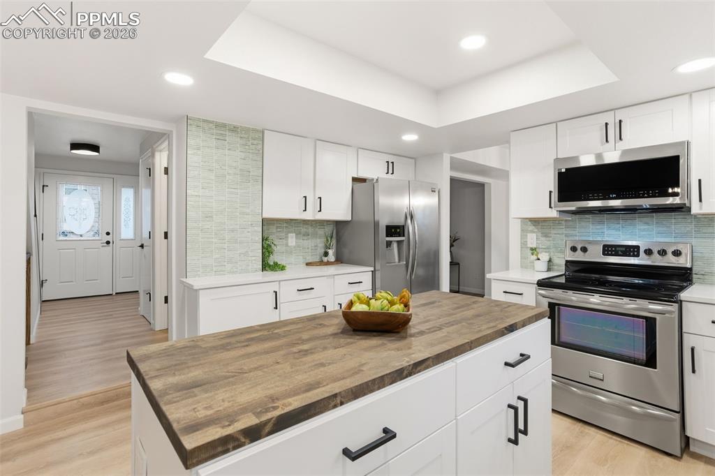 Image 14 of 46: Kitchen