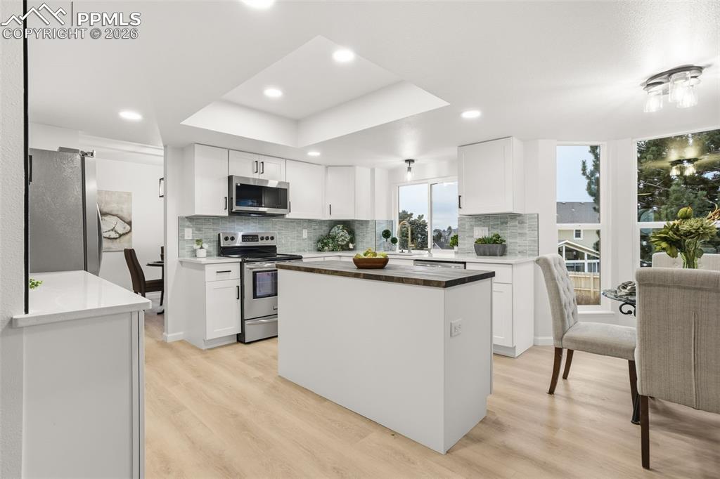 Image 15 of 46: Kitchen