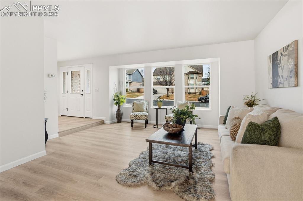 Image 7 of 46: Sitting Room