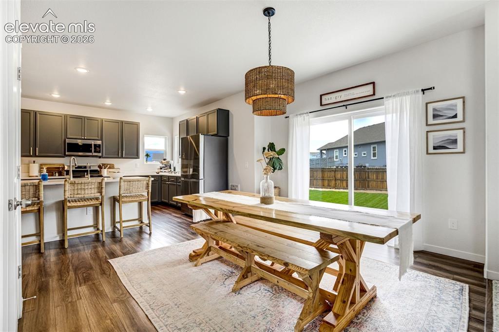 Image 10 of 50: Dining Area
