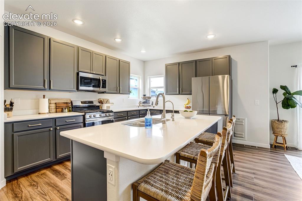 Image 12 of 50: Kitchen