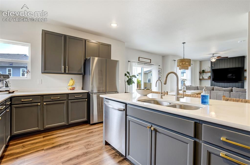 Image 14 of 50: Kitchen