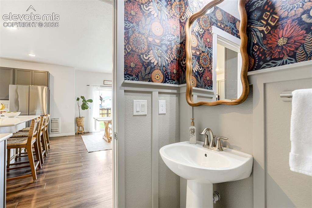 Image 16 of 50: Bathroom
