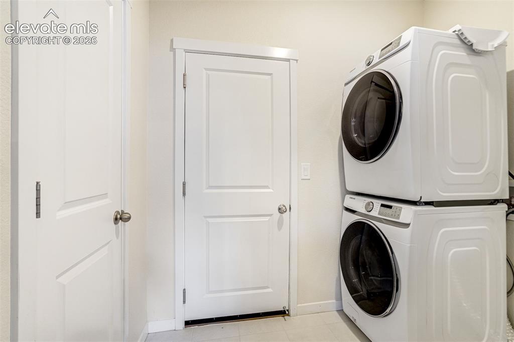 Image 18 of 50: Laundry