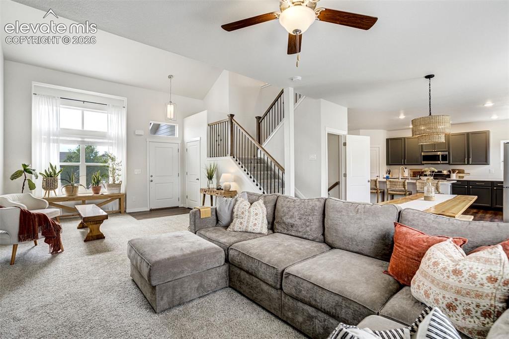 Image 8 of 50: Living Room