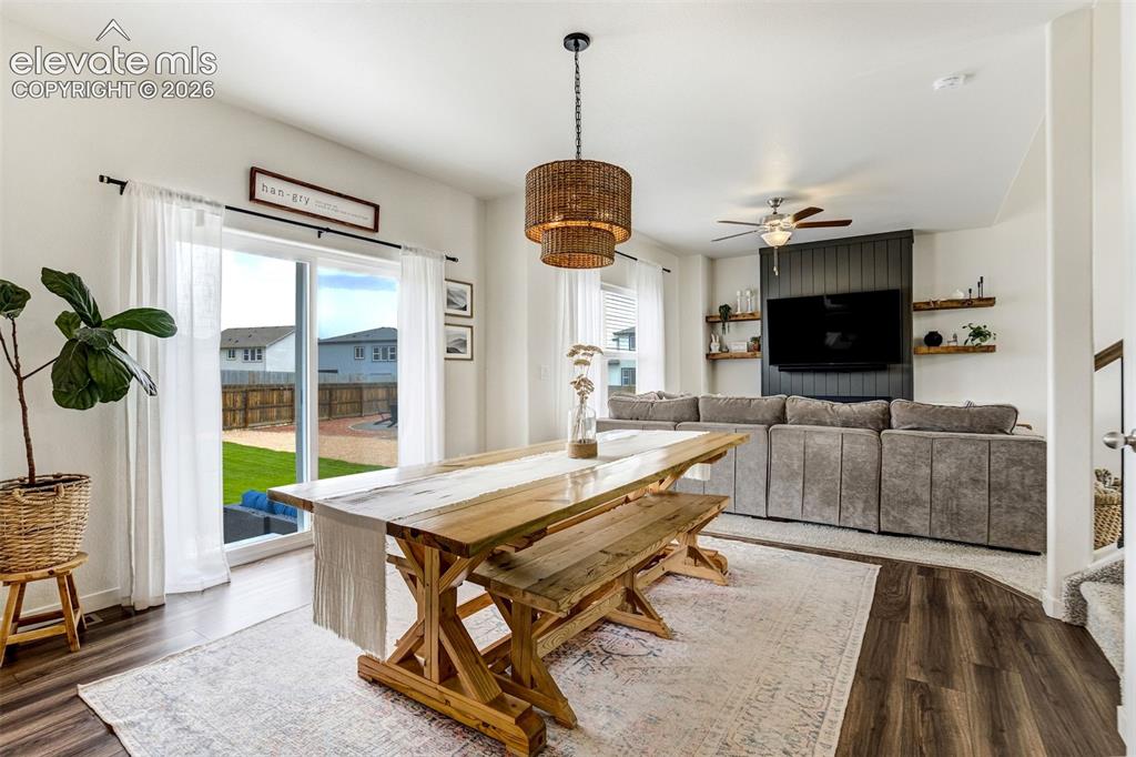 Image 9 of 50: Dining Area