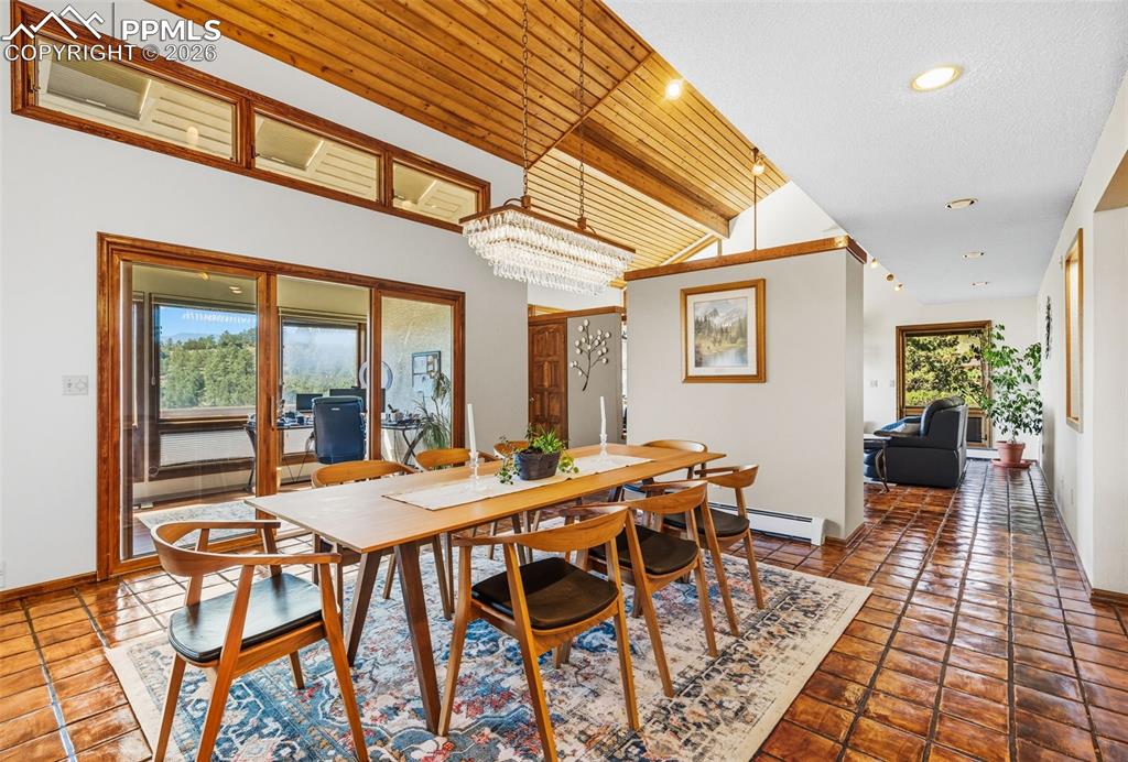 Image 11 of 45: Dining Area