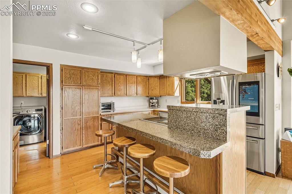 Image 14 of 45: Kitchen