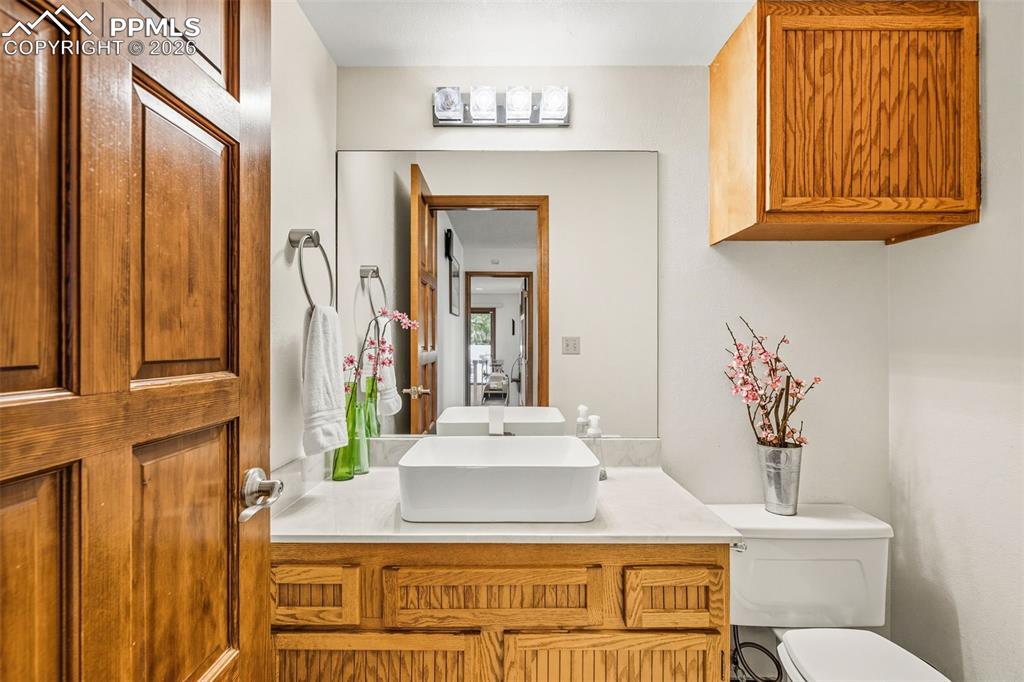 Image 23 of 45: Bathroom